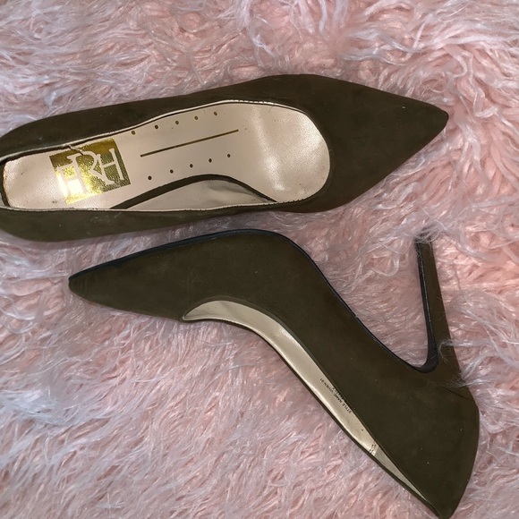 Heels - Picture 2 of 3